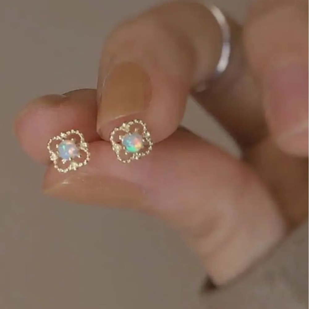 - 💖Beautiful Antique Style Prong Set Small  Fire Opal Stud Earrings